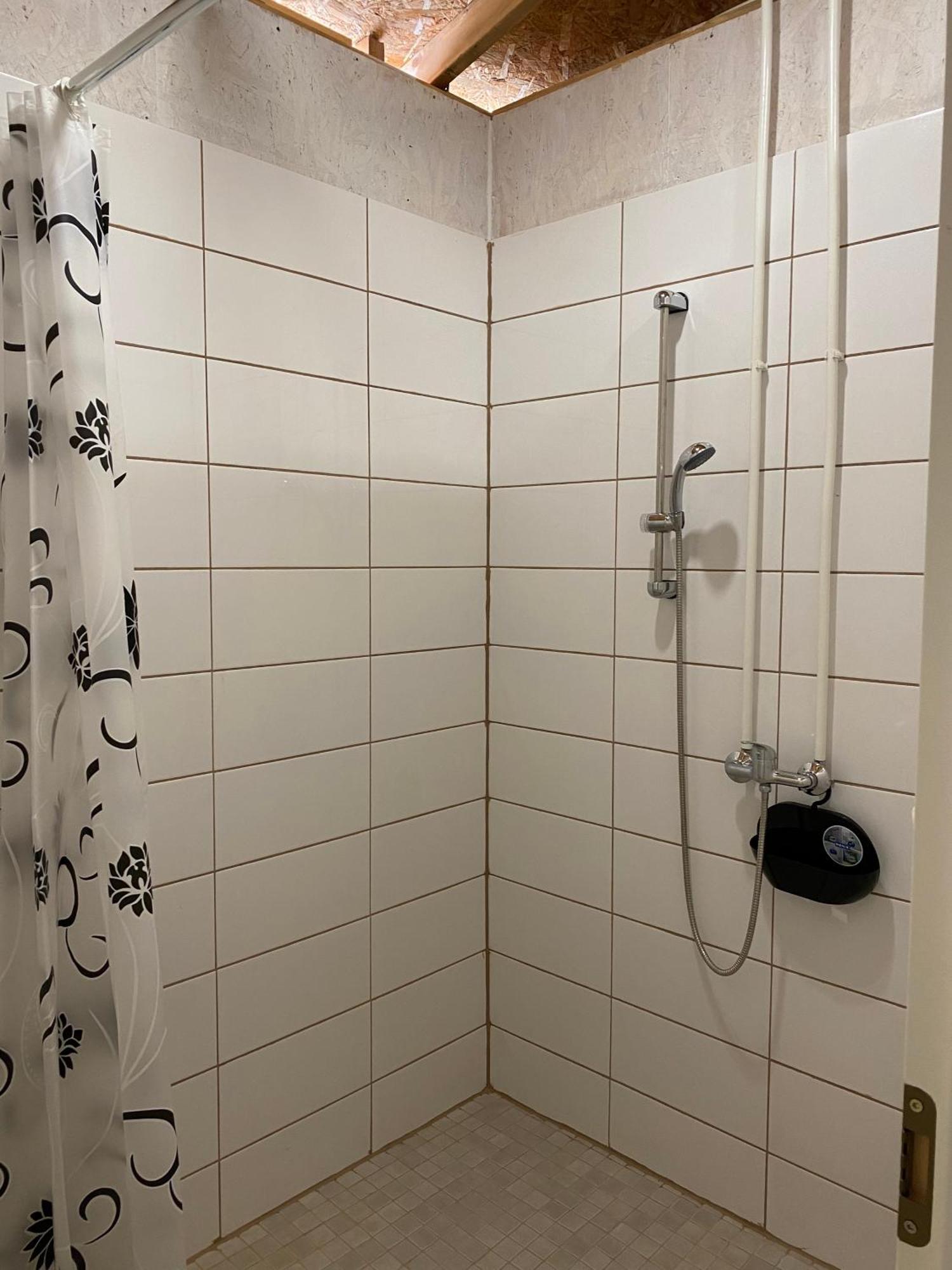 Marika Puhkekuela - Metsanurga Oeoemaja "Shared Bathroom" Ныва Экстерьер фото